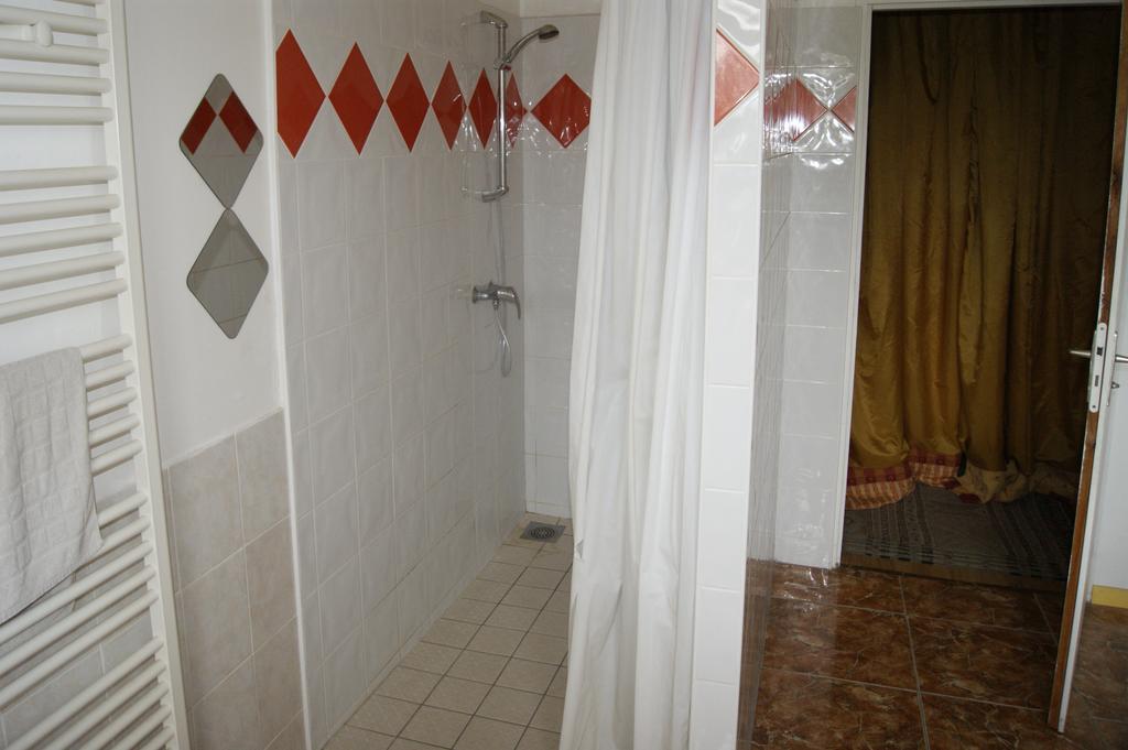 Chambres D'Hotes La Noyeraie Izeron Camera foto